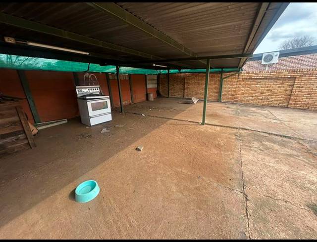 10 BEDROOM HOUSE FOR SALE IN PRETORIA GARDENS